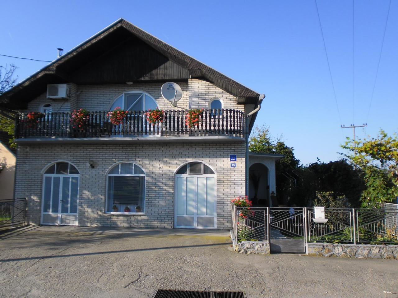 Rooms Mila Rezovac Kültér fotó